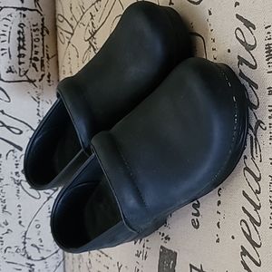 EUC Dansko clogs